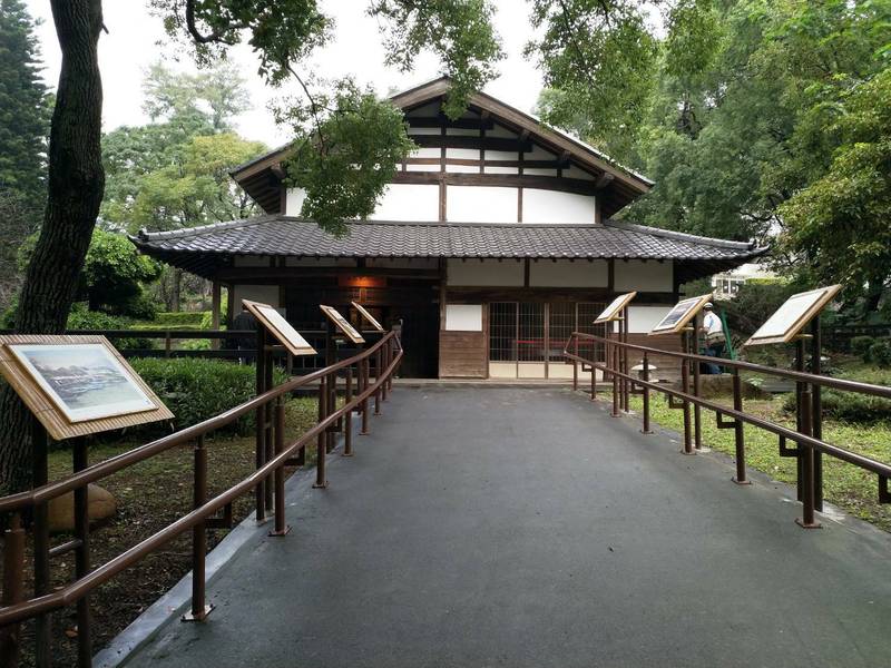 「滬尾藝文步道」集結50件名家作品,不必走入美術館就能欣賞到大師級的創作。(淡水區公所提供) 「滬尾藝文步道」集結50件名家作品,不必走入美術館就能欣賞到大師級的創作。(淡水區公所提供)
