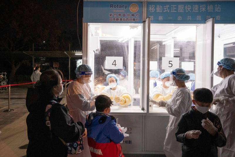 新竹市衛生局晚間公佈，三民國小全校師生PCR篩檢結果出爐，全部2225人全部是陰性。（照片由市府提供）