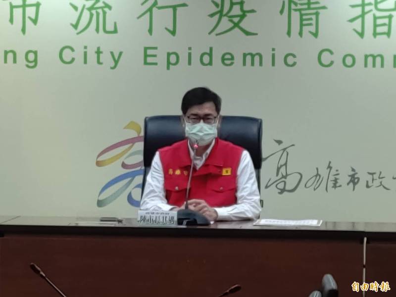 高雄市長陳其邁今召開防疫記者會，說明針對一家三口確診後的防疫措施。（記者王榮祥攝）
