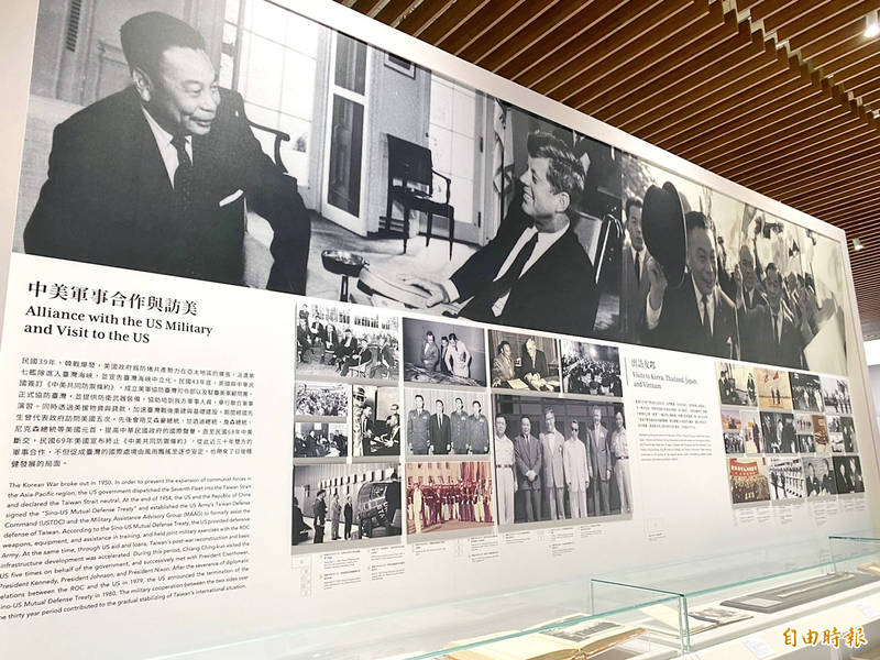 A display board at the Ching-kuo Chi-hai Cultural Park in Taipei on Wednesday describes former president Chiang Ching-kuo’s alliance with the US military and visit to the US.
Photo: Yang Hsin-hui, Taipei Times