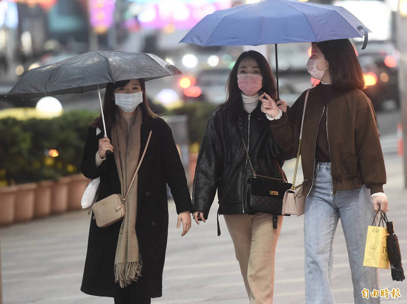 明（22）天北台灣整天幾乎都是濕涼下雨的天氣，南部地區大致為多雲，偶爾也有局部短暫陣雨。（資料照）