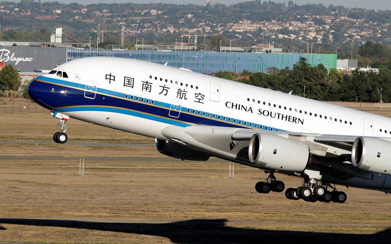 中國4家航空業者航班遭美政府停飛。（路透）
