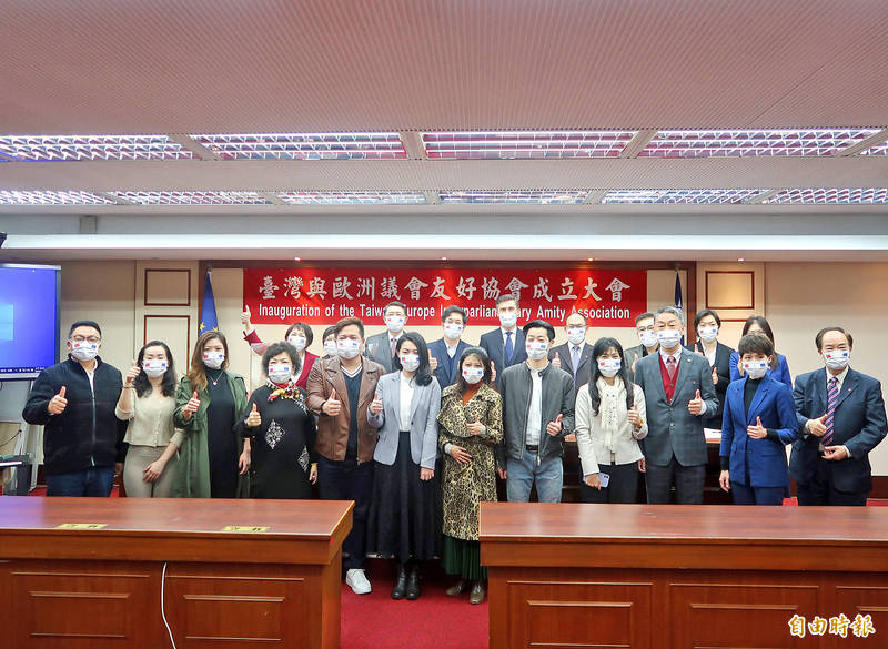 
Officials and lawmakers attending the inauguration of the Taiwan-Europe Interparliamentary Amity Association pose for a photograph at the Legislative Yuan in Taipei yesterday.
Photo: Lu Yi-hsuan, Taipei Times