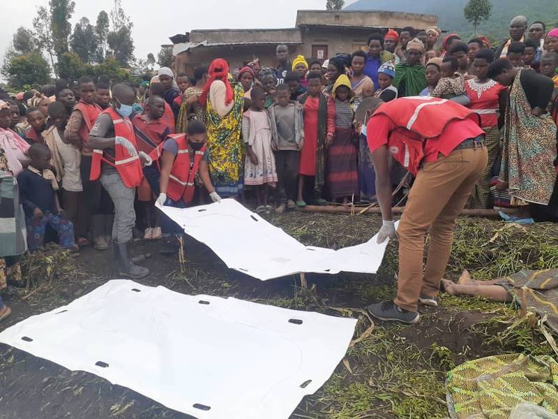 烏干達紅十字會稍早在推特發文指出，目前基索羅區的土石流已釀成9人死亡，搜救工作仍在持續進行中。（圖擷取自@UgandaRedCross官方推特）