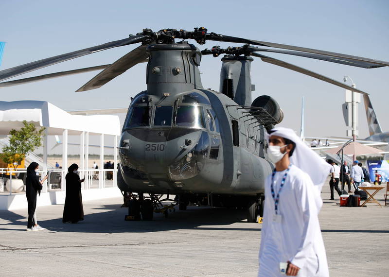 《Air Recognition》指出，沙烏地阿拉伯向美國波音公司所訂購的48架的CH-47F直升機，已至少交付4架。（圖為2021杜拜航展所展出的波音CH-47F直升機，資料照，歐新社）