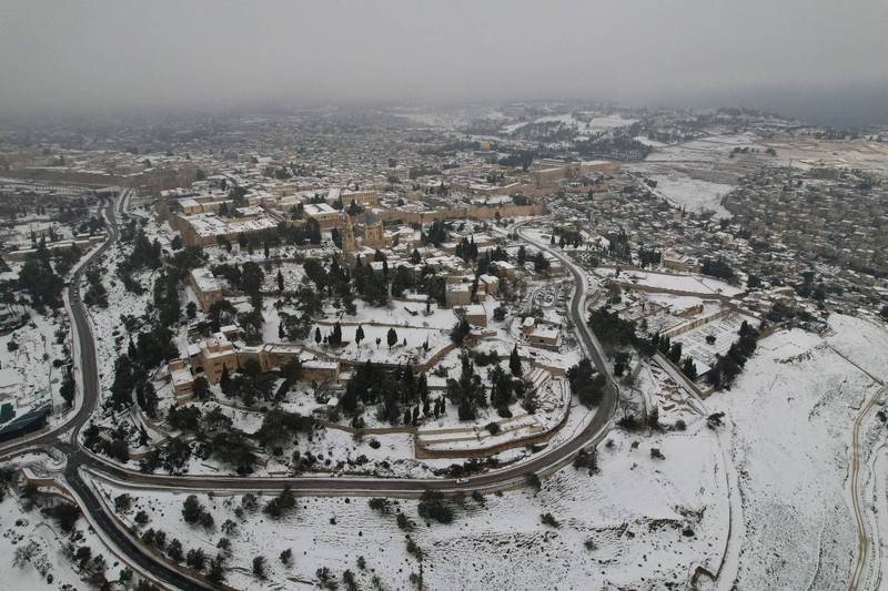 以色列近日遭逢罕见大雪，一夜积雪深及20公分，让该国首都耶路撒冷瞬时化为银白大地。（路透）(photo:LTN)