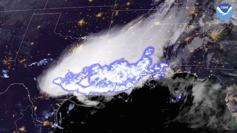 世界氣象組織指出，2020年4月發生在美國南部的單次閃電長達768公里，創下最長閃電的紀錄。圖為發生該次閃電的雷暴區。（美聯社）