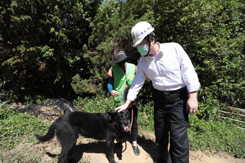 動物防疫保護所所長陳瑞濱指出,據去年底統計登記寵物已達到30665隻,代表市民動保意識提升,飼主更願意承擔飼養責任。(基隆市政府提供) 動物防疫保護所所長陳瑞濱指出,據去年底統計登記寵物已達到30665隻,代表市民動保意識提升,飼主更願意承擔飼養責任。(基隆市政府提供)