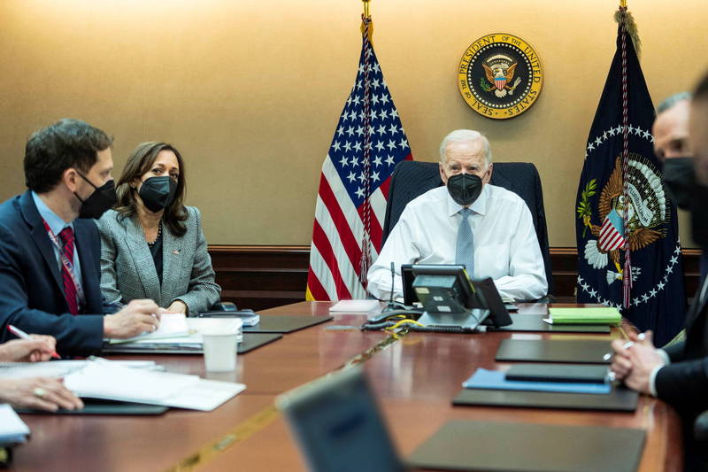 美总统拜登与国安团队第一时间监控突袭任务。（路透）(photo:LTN)