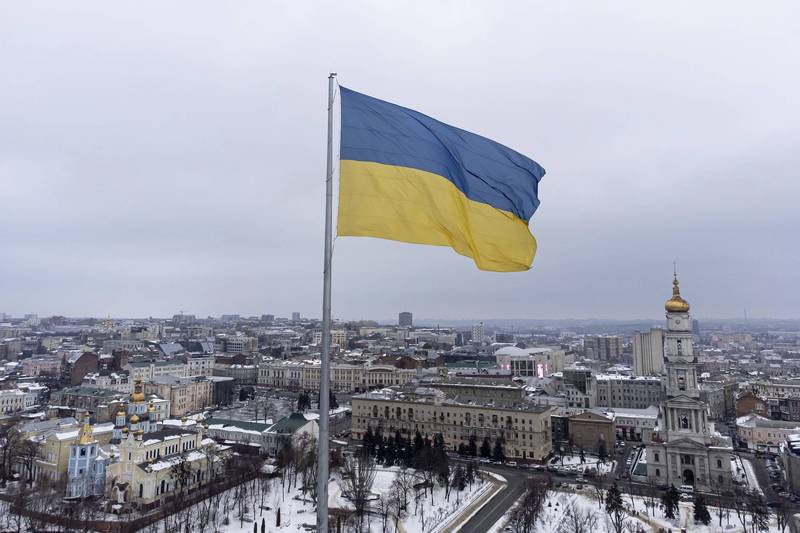 烏克蘭政府正式請求德國政府支援防禦性武器，以因應俄羅斯軍事威脅。圖為烏國第二大城哈爾科夫（Kharkiv）及烏國國旗。（美聯社）