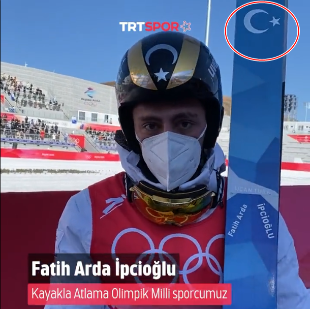 土耳其滑雪选手伊普奇奥卢的滑雪板出现东突厥斯坦的旗帜图样，引发热议。（图翻摄自推特）(photo:LTN)