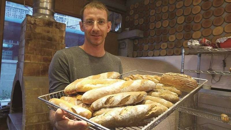 花蓮縣「外國老闆特色店舖」升級版地圖上線，收錄23國美食料理，圖為奧地利麵包餐點。（花蓮縣府觀光處提供）