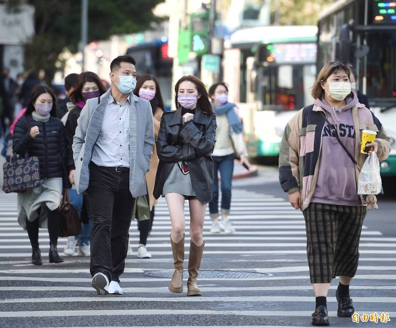 天氣預報顯示，週五、週六（11日、12日）氣溫回升，北台灣高溫可至20度以上，但各地早晚仍涼；下週日（13日）中部以北及東半部地區再度轉為有雨的天氣。（資料照）