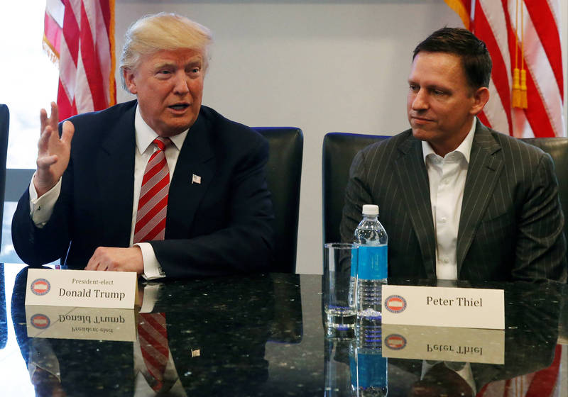 脸书董事提尔（Peter Thiel，图右）是美国前总统川普的支持者。（路透资料照）(photo:LTN)