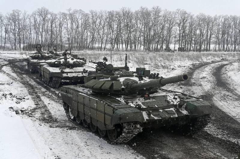 美國《哥倫比亞廣播公司新聞網》（CBS News）報導，俄軍部署在烏克蘭邊境的遠距砲彈和火箭發射器，已經處於射擊位置。圖為俄軍坦克T-72B3。（路透資料照）