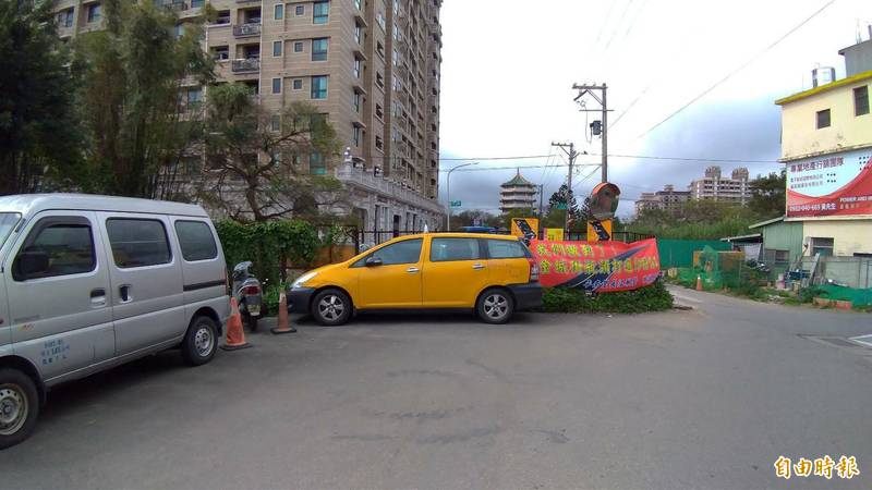 考量南勢行政園區啟用後的通行需求，桃市府將打通平鎮區金城街的無尾巷。（記者許倬勛攝）