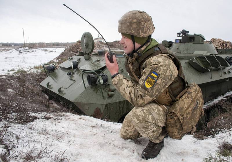 俄媒指稱烏克蘭部隊在烏東地區朝親俄勢力地區開火。圖為烏克蘭士兵。（美聯社）