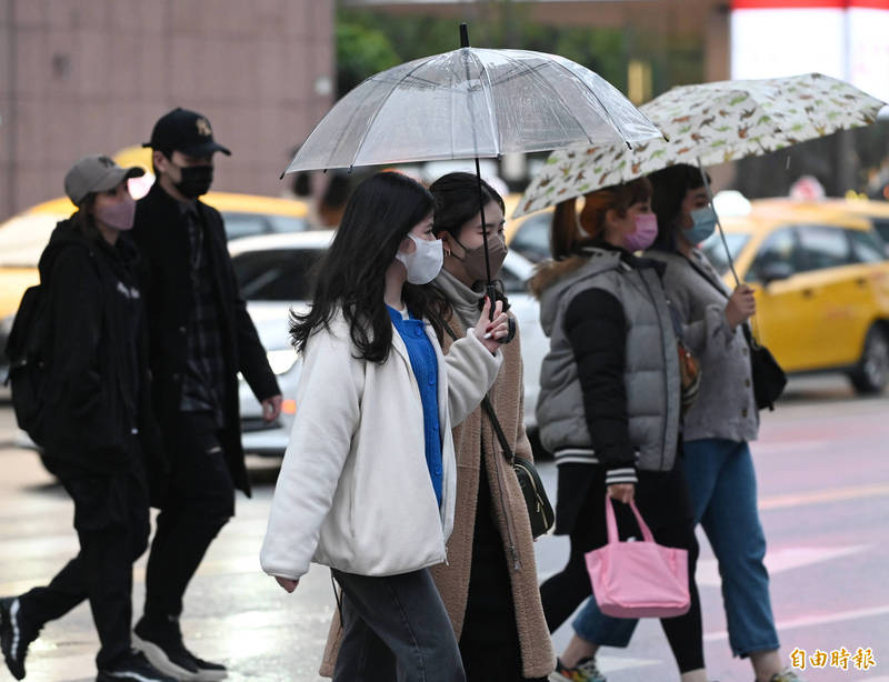 中央氣象局今（19）日下午針對基隆市、台北市及新北市發布大雨特報，提醒防範大雨、雷擊及強陣風。（資料照）