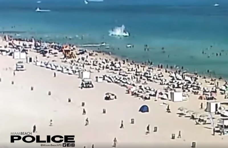 美国佛州海滩挤满游泳和晒日光浴的游客，孰料却从空中掉下1架直升机落入海里。（图撷自Miami Beach PD脸书）(photo:LTN)
