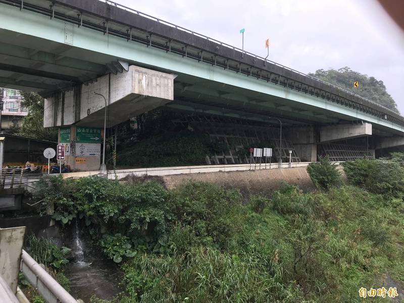 基隆市暖暖過港路往基隆河上游右岸步道串連工程上週開工，全程約1.9公里，總工程經費8500萬元，預計今年10月完工。（記者俞肇福攝）