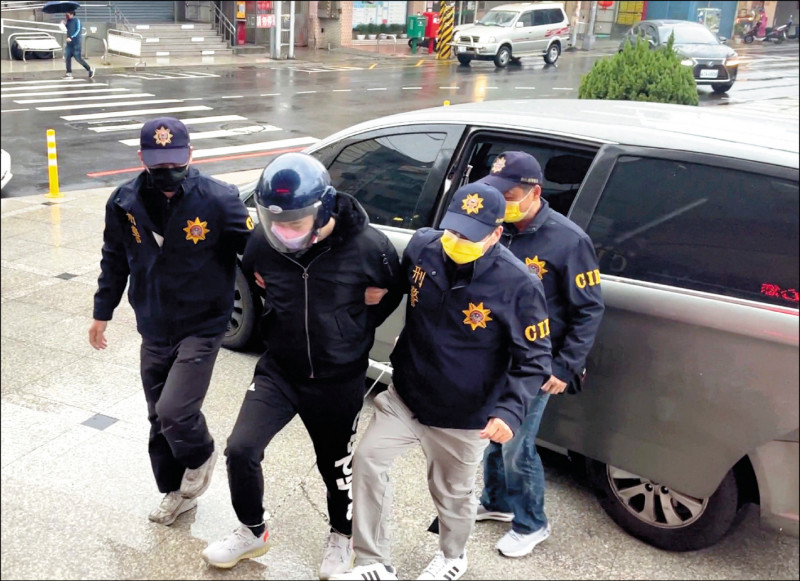 搶案共犯李承傑在台中租屋處被捕,檢方聲押。(記者劉曉欣翻攝) 搶案共犯李承傑在台中租屋處被捕,檢方聲押。(記者劉曉欣翻攝)