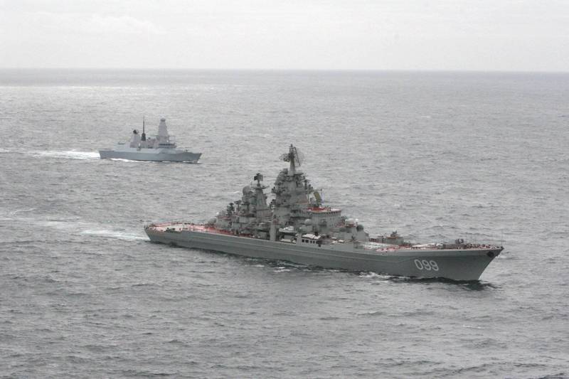 「纳希莫夫海军上将号」将完成现代化改装，2022年将交付俄海军。图为「纳希莫夫海军上将号」同型舰「彼得大帝号」（前方军舰）。（美联社）(photo:LTN)