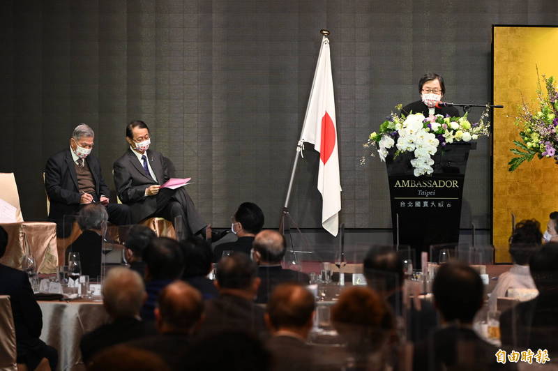 台灣日本關係協會長邱義仁（右）今晚在台北出席日本「天皇陛下華誕慶祝酒會」。（記者田裕華攝）