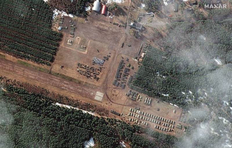 最新卫星影像显示，距离乌克兰边境不到40公里，位于白俄的一座机场，出现数十个疑似为野战医院的帐篷，及约莫100多辆汽车。（美联社）(photo:LTN)