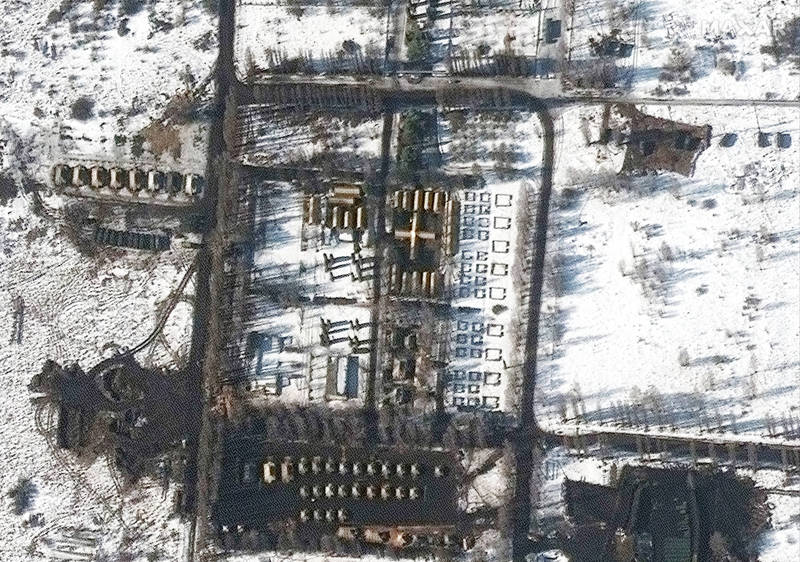 太空技术公司Maxar Technologies週二释出最新的卫星影像图显示，俄乌边境有越来越多战时野外医院和避难所。（美联社）(photo:LTN)