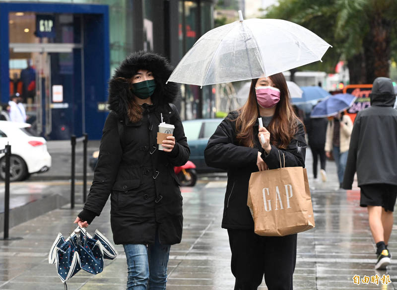 氣象局預估，週四（24日）開始，大範圍的降雨會轉為迎風面的北部、東半部降雨形式。（資料照）