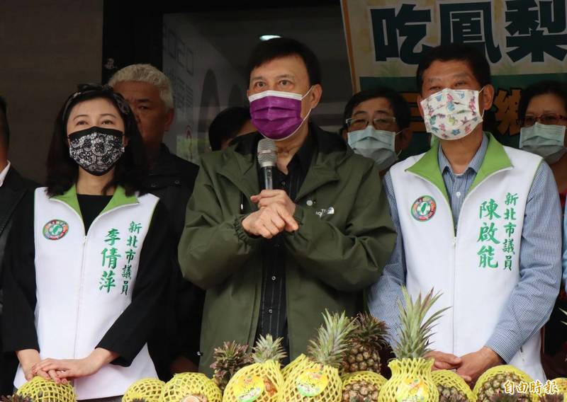 新北市議會民進黨團由市議員陳啟能（右）接任總召集人、李倩萍（左）擔任副召集人。（記者何玉華攝）