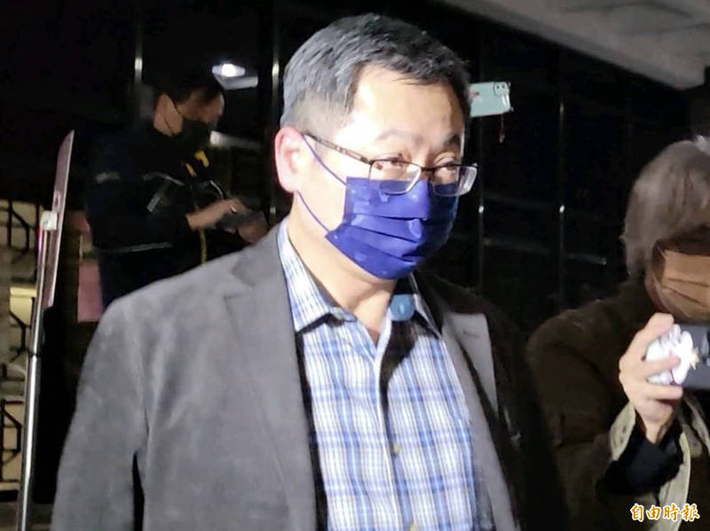 立委賴品妤父親賴勁麟30萬元交保。（記者錢利忠攝）