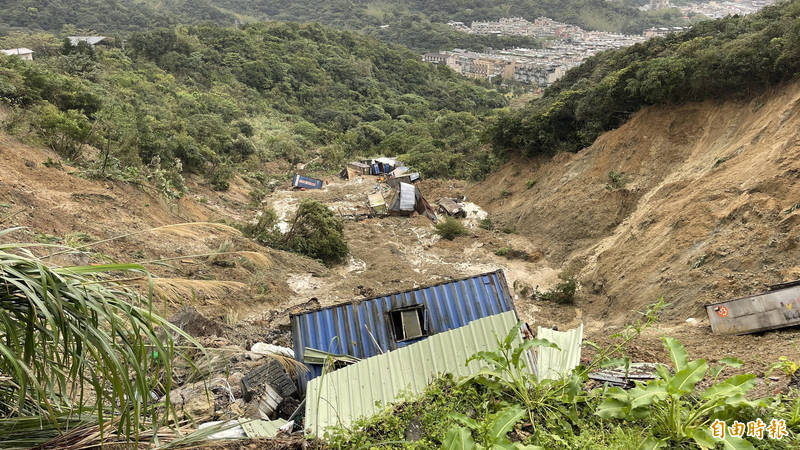 基隆槓子寮山發生大規模走山。（記者盧賢秀攝）