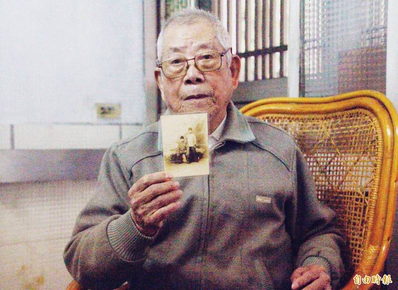 嘉義市97歲的郭木欽，曾在日本見證第二次世界大戰。（記者林宜樟攝）