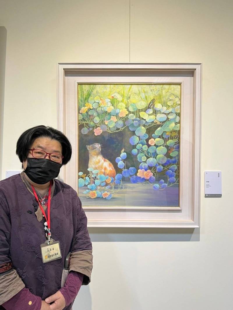 吳翠萍作品《享受》於「風華正盛－圓創膠彩畫會聯展」展出。（新北市政府文化局提供）