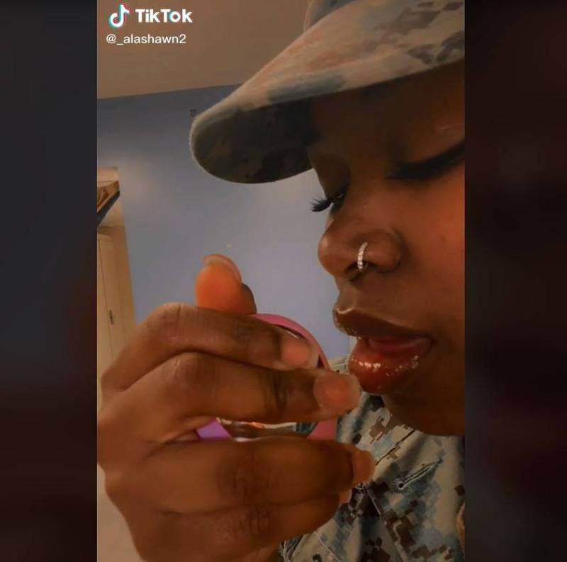女兵玩情趣用品發生悲劇 卡在下體升天後暈厥倒地 1 女兵玩情趣用品發生悲劇 卡在下體升天後暈厥倒地