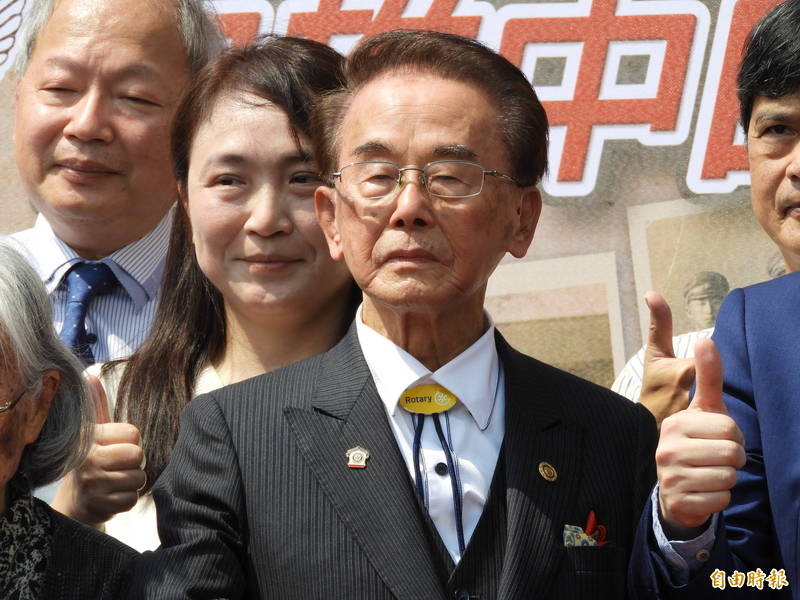 高齡94歲的雄中自治會會長方振淵，身體仍十分硬朗。（記者葛祐豪攝）