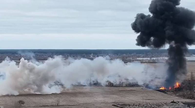 一架疑似俄军直升机在乌克兰遭击毁，爆炸成一个大火球，黑烟直窜天际。（图取自乌克兰武装部队总参谋部脸书粉专）(photo:LTN)