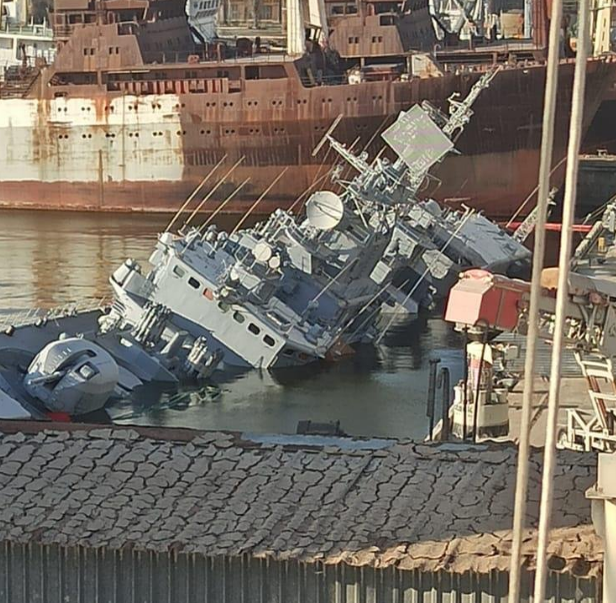 乌克兰海军旗舰萨哈达契尼号，已被乌军自沉避免被俄军取得。（图撷自@GrangerE04117推特）(photo:LTN)