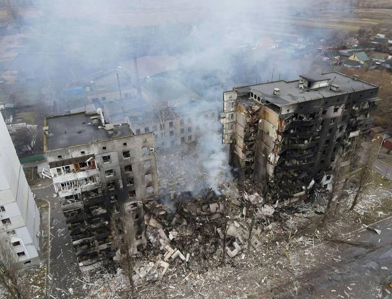 乌克兰博罗江卡一处公寓遭砲轰，传有百人受困。（路透）(photo:LTN)