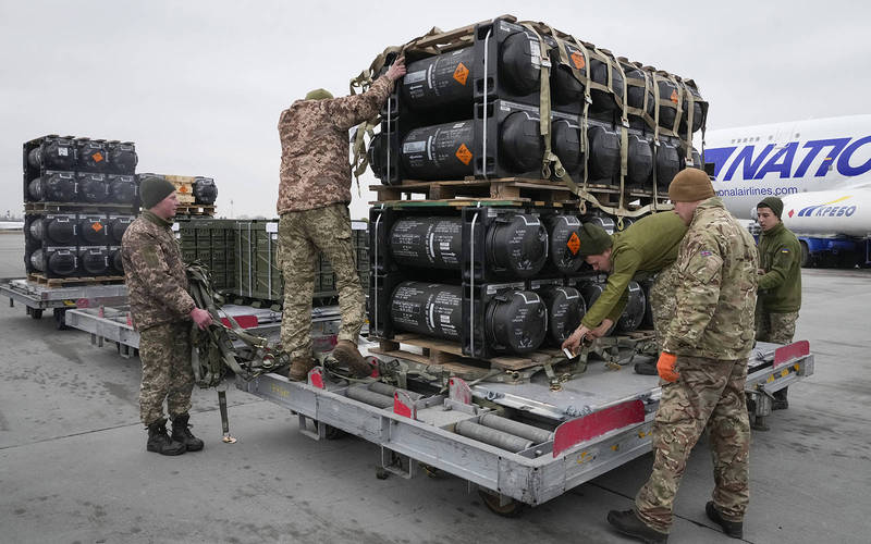 美國政府官員透露，包括美國與北約成員在內，已向烏克蘭送去近2萬枚反戰車和防空飛彈。（美聯社）