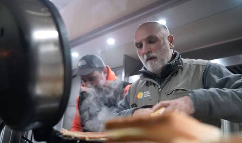 安德瑞斯也在本月1日进入乌克兰靠近波兰边境的城市利维夫，并号召厨师们援助难民。（取自世界中央厨房推特）(photo:LTN)