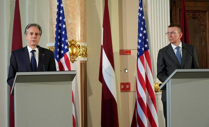 美国国务卿布林肯（左）与拉脱维亚外交部长林克维奇斯（右）在拉脱维亚首都里加召开记者会。（路透）(photo:LTN)