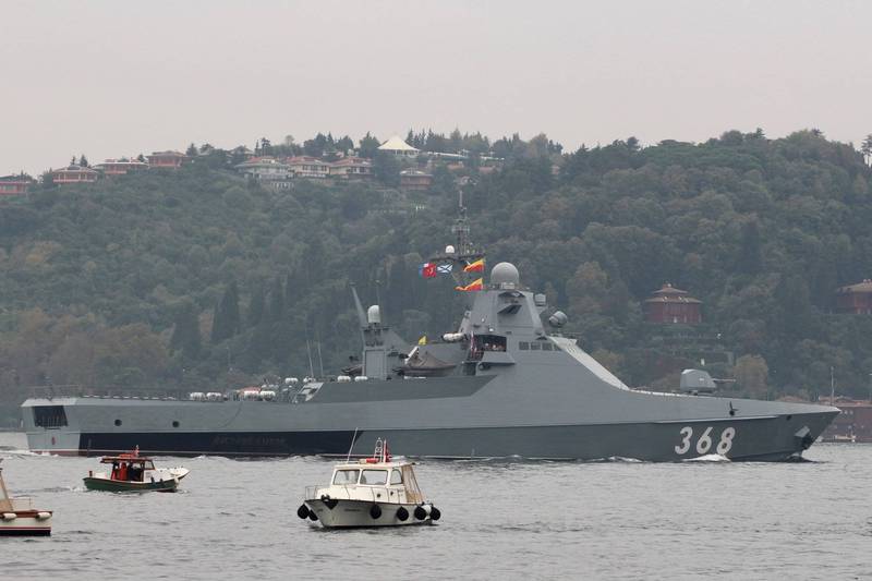 2018年起服役的畢可夫號是俄羅斯新型巡邏艦，目前同級艦已有三艘服役，烏克蘭軍方7日宣稱在敖德薩擊沉畢可夫號；圖為畢可夫號2019年通過土耳其博斯普魯斯海峽。（路透）