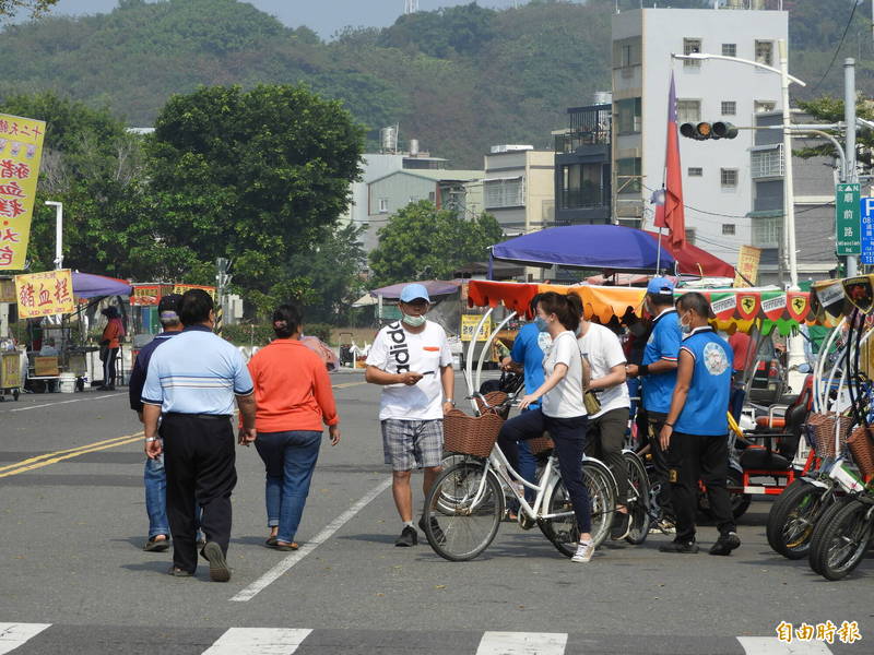 為振興旗津觀光，高雄市長陳其邁宣布推出旗津券。 （記者葛祐豪攝）