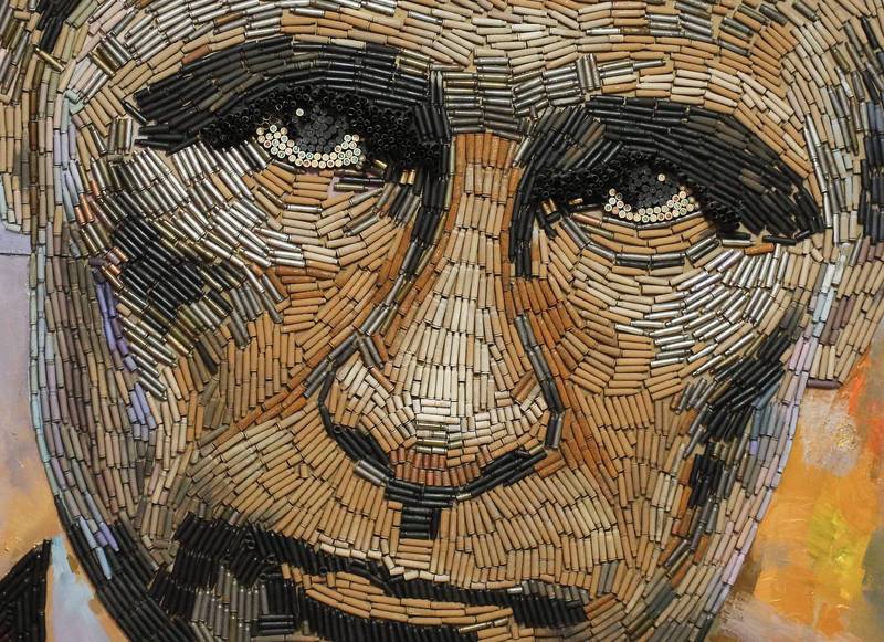 俄罗斯入侵乌克兰，乌克兰艺术家一幅7年前以5000颗乌东子弹拼贴成普廷狰狞面孔的神作「战争面目」（The Face of War），近日又在网路疯传。（欧新社）(photo:LTN)