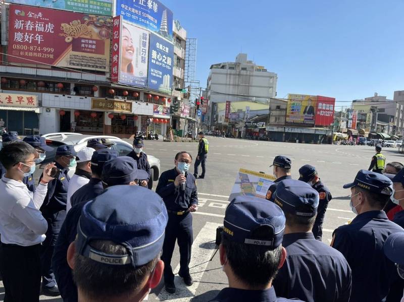 大甲媽4月9日將經過彰化市民生地下道，彰化縣警局長吳坤旭（中）今天率幹部到民生地下道會勘，研擬警力部署。（記者湯世名翻攝）