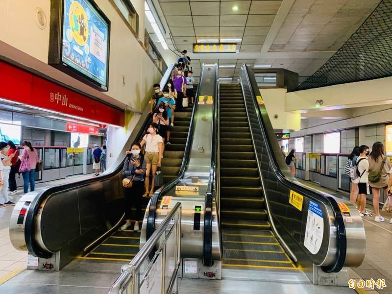 Re: [新聞] 北捷新埔站上行電扶梯「突下滑」 害乘客