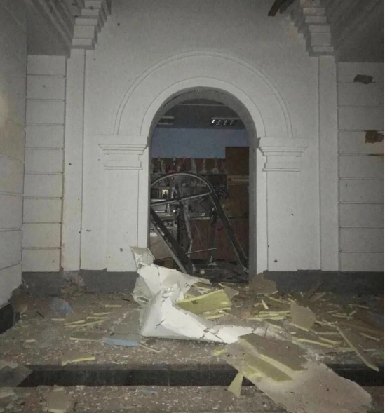 烏克蘭聖山拉伏拉修道院收留520人躲避空襲，孰料仍然遭到炸彈轟炸波及。（圖擷自烏克蘭正教會網站）