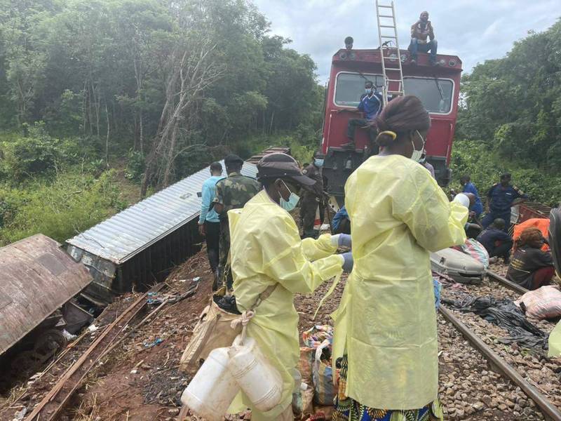民主剛果東南部發生一起貨運列車脫軌意外，造成至少60人死亡。（圖擷自推特）